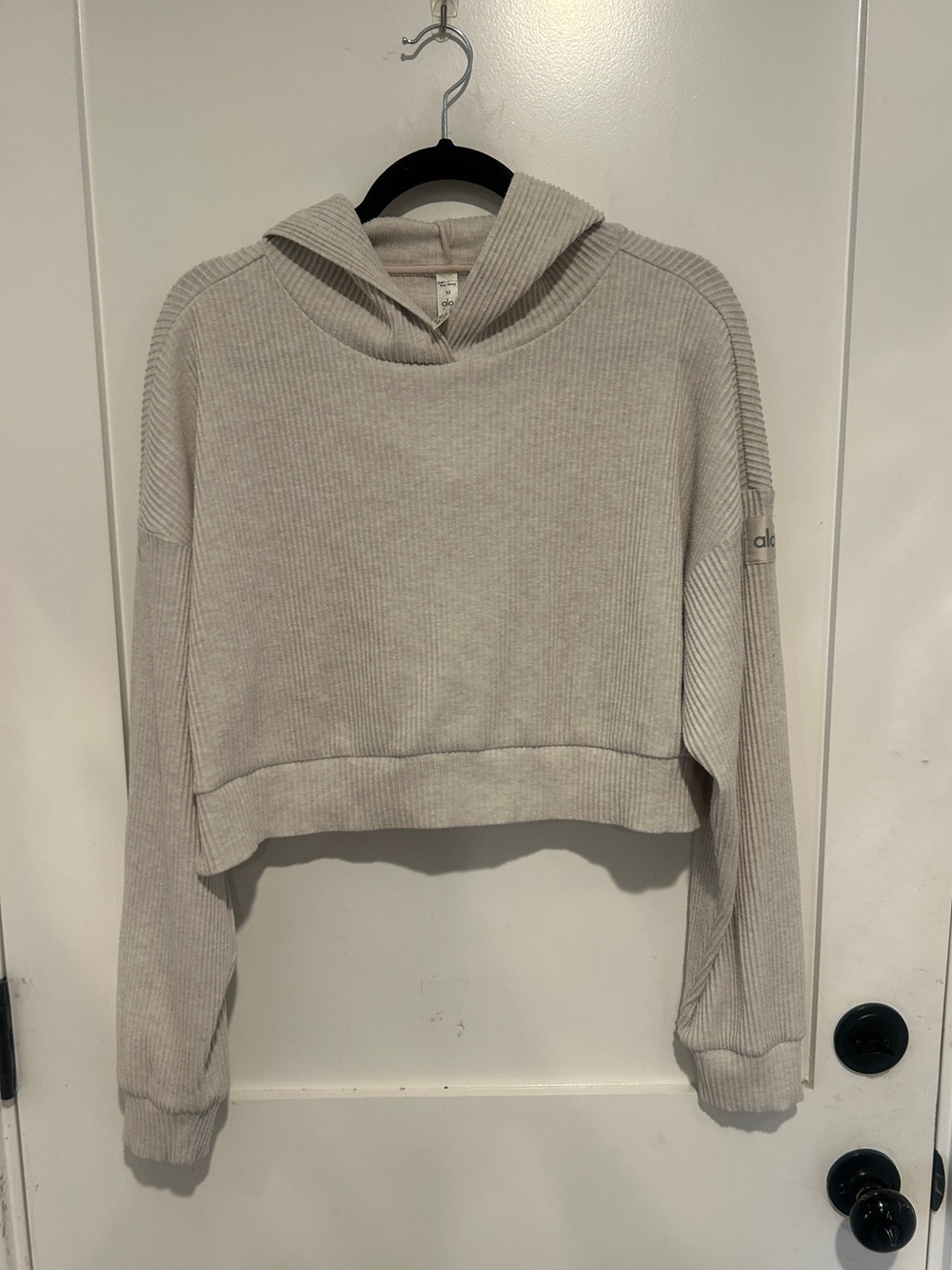 Alo Yoga Muse Hoodie Ribbed Cropped Sweatshirt Oatmeal Beige Size Medium